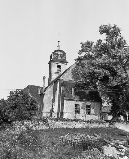 Extérieur : chevet et sacristie. © Yves Sancey / Région Bourgogne-Franche-Comté, Inventaire du patrimoine - 1983