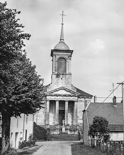 Façade antérieure et clocher. © Yves Sancey / Région Bourgogne-Franche-Comté, Inventaire du patrimoine - 1983