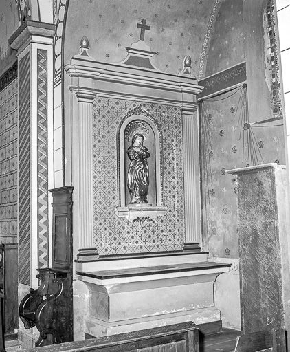 Vue rapporchée de l'autel latéral droit. © Yves Sancey / Région Bourgogne-Franche-Comté, Inventaire du patrimoine - 1984
