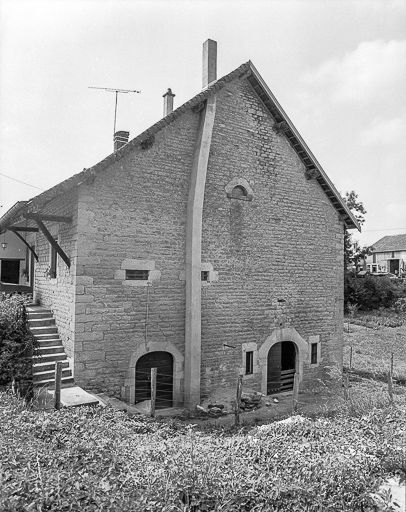 Façade latérale droite. © Yves Sancey / Région Bourgogne-Franche-Comté, Inventaire du patrimoine - 1984