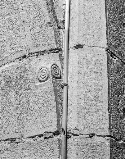 Première  chapelle droite : détail du congé à droite de l'arc d'entrée. © Yves Sancey / Région Bourgogne-Franche-Comté, Inventaire du patrimoine - 1984