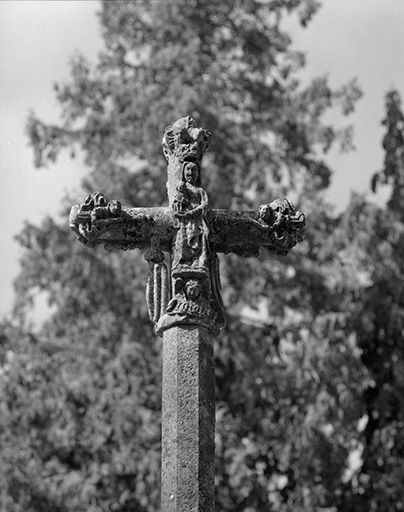 Détail de la Vierge. © Yves Sancey / Région Bourgogne-Franche-Comté, Inventaire du patrimoine - 1984