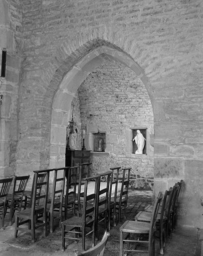 Arc d'entrée de la chapelle latérale. © Yves Sancey / Région Bourgogne-Franche-Comté, Inventaire du patrimoine - 1984