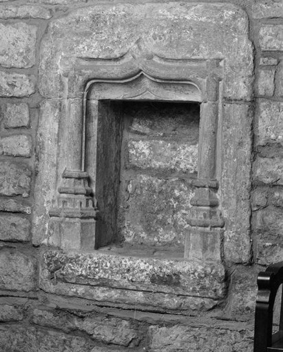 2e chapelle droite : lavabo. © Yves Sancey / Région Bourgogne-Franche-Comté, Inventaire du patrimoine - 1984