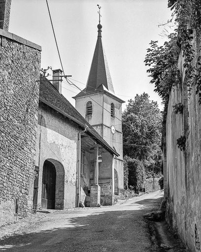 Façade antérieure : vue d'ensemble de trois quarts. © Yves Sancey / Région Bourgogne-Franche-Comté, Inventaire du patrimoine - 1984