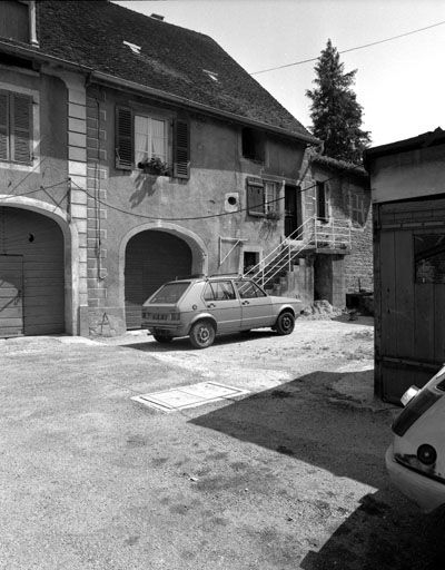 Façade antérieure vue de trois quarts. © Yves Sancey / Région Bourgogne-Franche-Comté, Inventaire du patrimoine - 1984