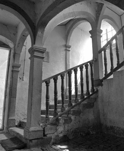 Escalier intérieur : première volée. © Yves Sancey / Région Bourgogne-Franche-Comté, Inventaire du patrimoine - 1984
