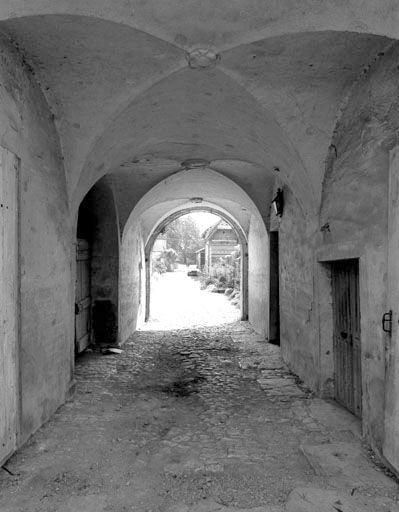 Le passage couvert. © Yves Sancey / Région Bourgogne-Franche-Comté, Inventaire du patrimoine - 1984