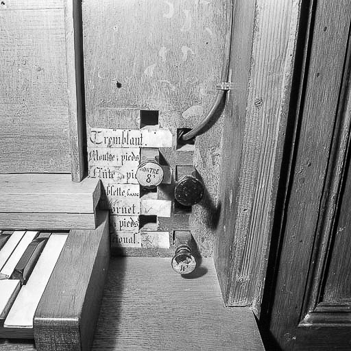 Tirants de registre, côté droit, vue de face. © Jérôme Mongreville / Région Bourgogne-Franche-Comté, Inventaire du patrimoine - 1985