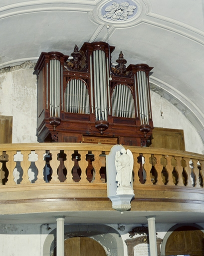 Vue générale de trois quarts en contre-plongée. © Jérôme Mongreville / Région Bourgogne-Franche-Comté, Inventaire du patrimoine - 1985