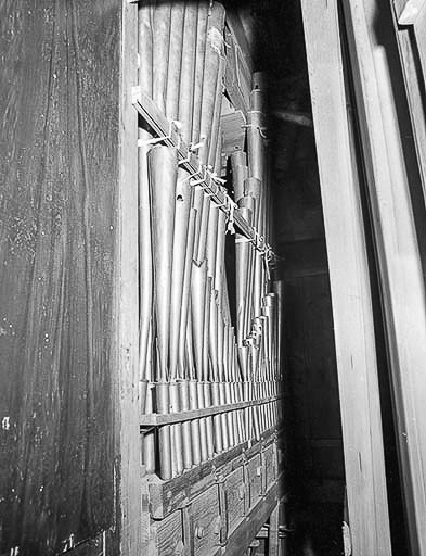 Tuyauterie vue de trois quarts gauche. © Jérôme Mongreville / Région Bourgogne-Franche-Comté, Inventaire du patrimoine - 1985