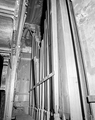 Tuyauterie vue de trois quarts droit. © Jérôme Mongreville / Région Bourgogne-Franche-Comté, Inventaire du patrimoine - 1985