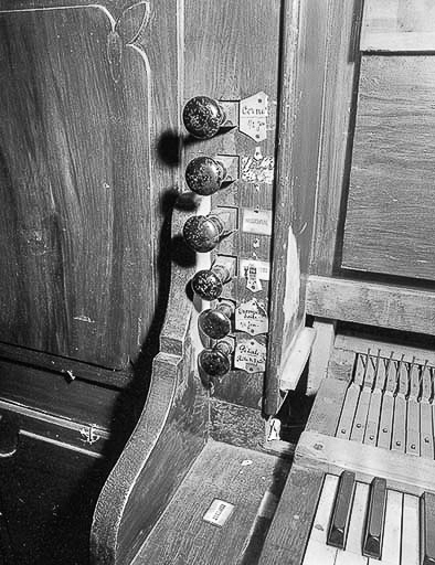 Tirants de registre, côté gauche, vus de face. © Jérôme Mongreville / Région Bourgogne-Franche-Comté, Inventaire du patrimoine - 1985