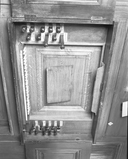 Console vue de trois quart gauche. © Jérôme Mongreville / Région Bourgogne-Franche-Comté, Inventaire du patrimoine - 1985