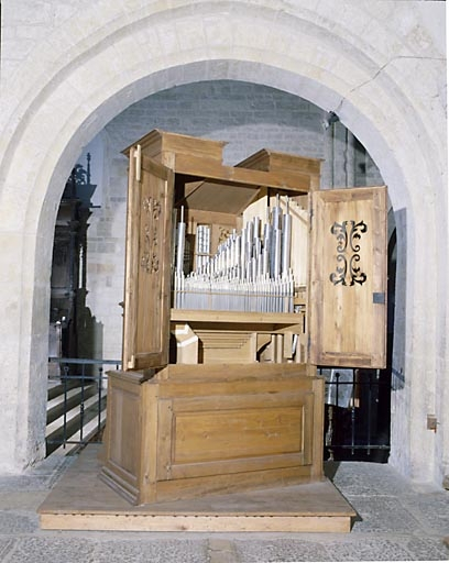 Vue du revers de l'instrument, vue générale de trois quarts gauche. © Jérôme Mongreville / Région Bourgogne-Franche-Comté, Inventaire du patrimoine - 1985