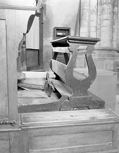 Banc, pompe et pédale vus de trois quarts gauche. © Jérôme Mongreville / Région Bourgogne-Franche-Comté, Inventaire du patrimoine - 1985