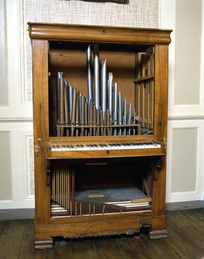 Vue générale de face, volets ouverts. © Jérôme Mongreville / Région Bourgogne-Franche-Comté, Inventaire du patrimoine - 1985