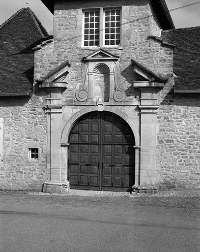 Pavillon d'entrée, le portail. © Jérôme Mongreville / Région Bourgogne-Franche-Comté, Inventaire du patrimoine - 1985