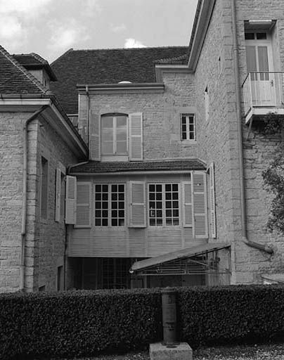 Corps du logis principal, face droite. © Jérôme Mongreville / Région Bourgogne-Franche-Comté, Inventaire du patrimoine - 1985
