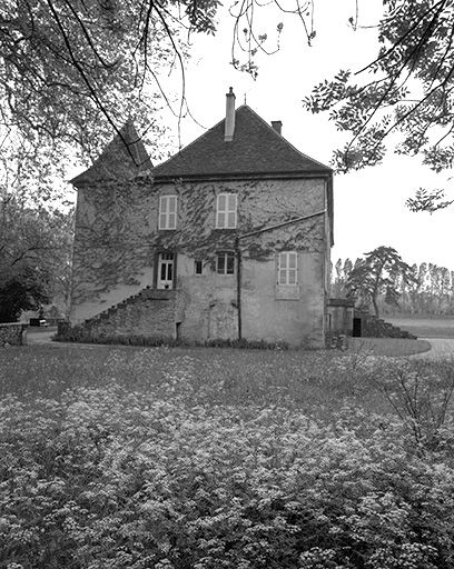 Façade latérale gauche. © Jérôme Mongreville / Région Bourgogne-Franche-Comté, Inventaire du patrimoine - 1985