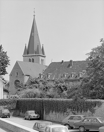 Eglise Saint-Désiré, vue générale depuis l'ouest. © Yves Sancey / Région Bourgogne-Franche-Comté, Inventaire du patrimoine - 1985