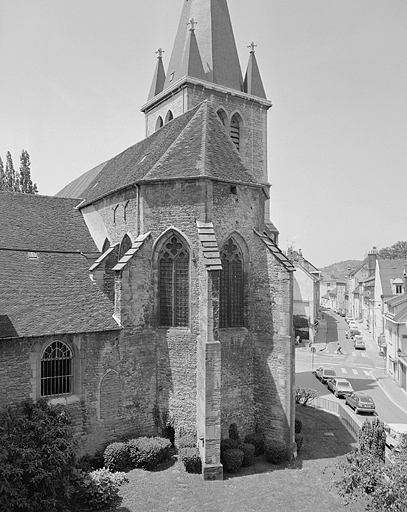 Eglise Saint-Désiré. Vue de trois-quarts du chevet. © Yves Sancey / Région Bourgogne-Franche-Comté, Inventaire du patrimoine - 1985