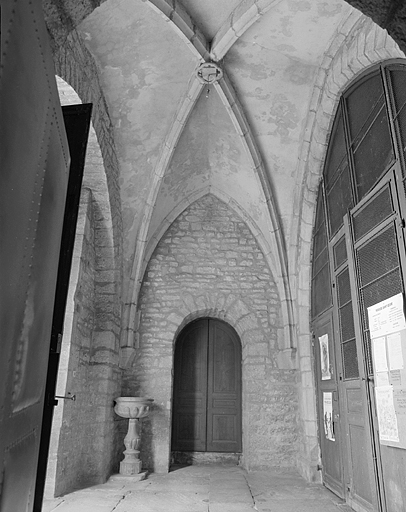 Eglise Saint-Désiré. Vue d'ensemble du vestibule d'accès nord. © Yves Sancey / Région Bourgogne-Franche-Comté, Inventaire du patrimoine - 1985