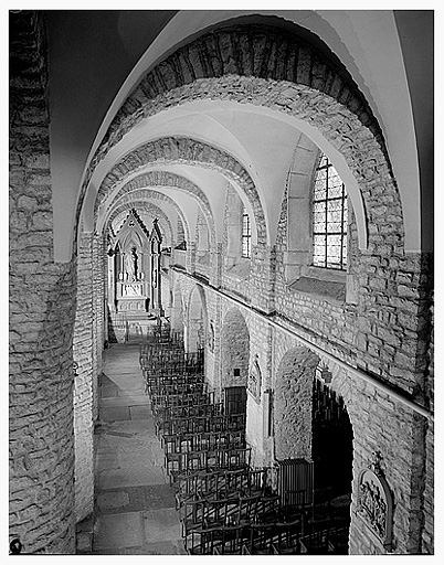 Eglise Saint-Désiré. Vaisseau latéral sud, vue générale. © Yves Sancey / Région Bourgogne-Franche-Comté, Inventaire du patrimoine - 1985