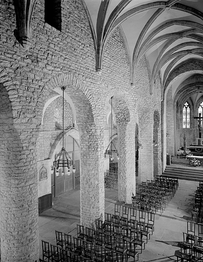 Eglise Saint-Désiré. Vaisseau central et vaisseau latéral nord, vue générale. © Yves Sancey / Région Bourgogne-Franche-Comté, Inventaire du patrimoine - 1985