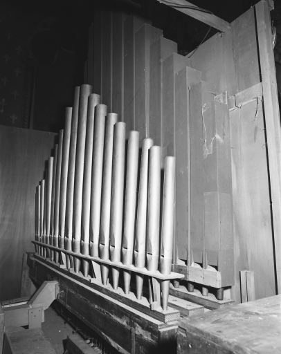 Tuyauterie de pédale, vue de trois quarts droit. © Jérôme Mongreville / Région Bourgogne-Franche-Comté, Inventaire du patrimoine - 1985