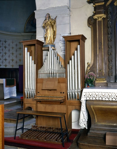 Orgue de choeur, vu de trois quarts droit. © Jérôme Mongreville / Région Bourgogne-Franche-Comté, Inventaire du patrimoine - 1985