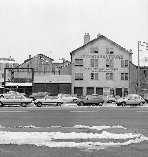Façades sur la rue des Huisselets. © Yves Sancey / Région Bourgogne-Franche-Comté, Inventaire du patrimoine - 1986