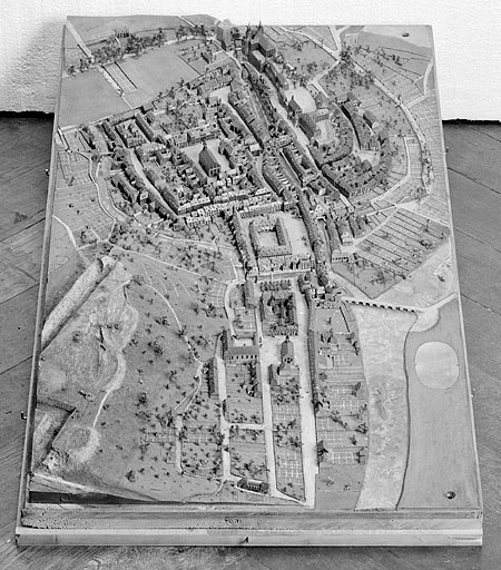 Vue d'ensemble, côté ouest, 1823-1826. Extrait du plan-relief de 1823-1826, par R.G.I. Wild, échelle 1:1000 (conservé au Musée historique du Vieux Montbéliard).. © Yves Sancey / Région Bourgogne-Franche-Comté, Inventaire du patrimoine - 1986 Vue d'ensemble, côté ouest, 1823-1826. Extrait du plan-relief de 1823-1826, par R.G.I. Wild, échelle 1:1000 (conservé au Musée historique du Vieux Montbéliard).. © Yves Sancey / Région Bourgogne-Franche-Comté, Inventaire du patrimoine - 1986