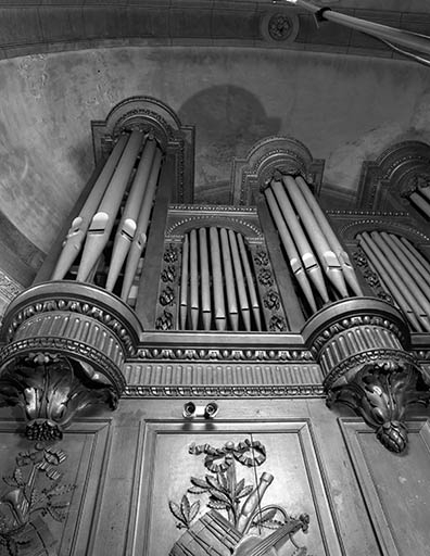 Tourelles gauches du grand orgue vues en contre-plongée. © Jérôme Mongreville / Région Bourgogne-Franche-Comté, Inventaire du patrimoine - 1986