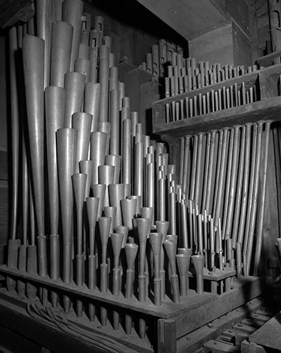 Tuyauterie vue de trois quarts droit. © Jérôme Mongreville / Région Bourgogne-Franche-Comté, Inventaire du patrimoine - 1986