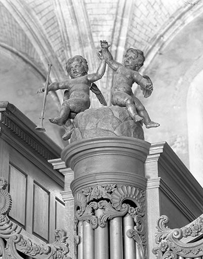 Couronnement de la tourelle centrale. © Jérôme Mongreville / Région Bourgogne-Franche-Comté, Inventaire du patrimoine - 1986