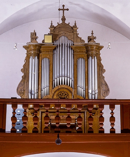 Vue générale de face en contre-plongée. © Jérôme Mongreville / Région Bourgogne-Franche-Comté, Inventaire du patrimoine - 1986