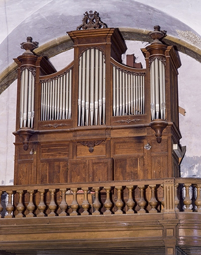 Vue générale de trois quarts droit en contre-plongée. © Jérôme Mongreville / Région Bourgogne-Franche-Comté, Inventaire du patrimoine - 1986