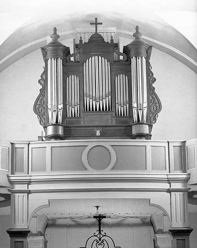Vue générale de face en contre-plongée. © Jérôme Mongreville / Région Bourgogne-Franche-Comté, Inventaire du patrimoine - 1986