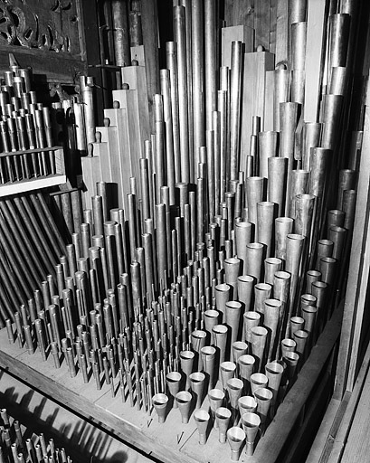 Tuyauterie du clavier de grand orgue vue de trois quarts gauche. © Jérôme Mongreville / Région Bourgogne-Franche-Comté, Inventaire du patrimoine - 1986