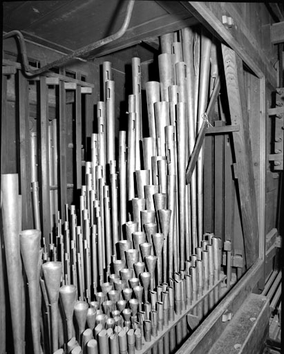 Tuyaux du récit expressif (installe dans le positif). © Jérôme Mongreville / Région Bourgogne-Franche-Comté, Inventaire du patrimoine - 1986