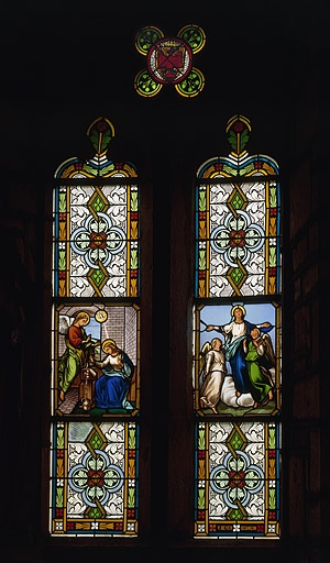 Vue d'ensemble : deux lancettes (Annonciation et Assomption) et quadrilobe avec écu armorié de Thiebaud de Rougemont. © Yves Sancey / Région Bourgogne-Franche-Comté, Inventaire du patrimoine - 1986