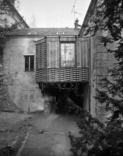 Elévation de l'aile du logis depuis la cour. © Yves Sancey / Région Bourgogne-Franche-Comté, Inventaire du patrimoine - 1986