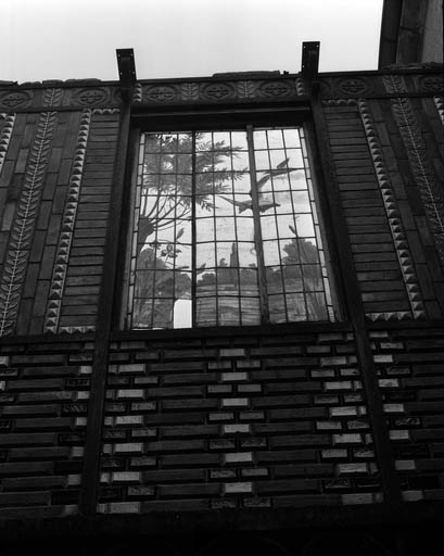 Logette (n° 2) : verrière fermant la salle de bain. © Yves Sancey / Région Bourgogne-Franche-Comté, Inventaire du patrimoine - 1986