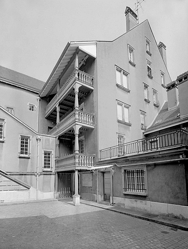 Façade sur cour. © Jérôme Mongreville / Région Bourgogne-Franche-Comté, Inventaire du patrimoine - 1987