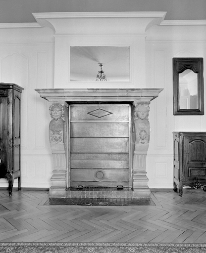 Deuxième cheminée au deuxième étage. © Jérôme Mongreville / Région Bourgogne-Franche-Comté, Inventaire du patrimoine - 1987