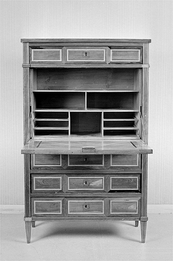 Vue d'ensemble, face, avec abattant ouvert. © Jérôme Mongreville / Région Bourgogne-Franche-Comté, Inventaire du patrimoine - 1987