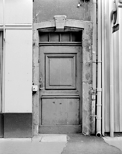 Maison 6, rue du Faubourg. Porte. Dernier quart 18e siècle. © Jérôme Mongreville / Région Bourgogne-Franche-Comté, Inventaire du patrimoine - 1987