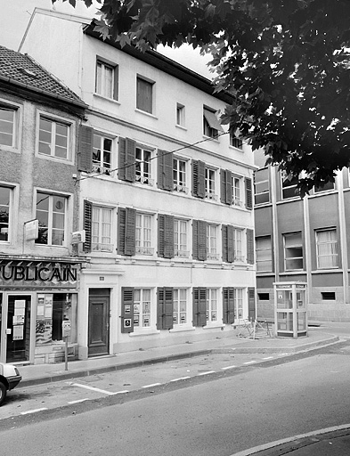 Maison 11, place Franscico-Ferrer. Milieu 19e siècle. © Jérôme Mongreville / Région Bourgogne-Franche-Comté, Inventaire du patrimoine - 1987