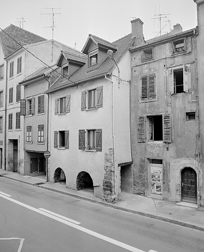 Maison 18, rue Cuvier. Façade sur la rue de la Schliffe. 16e siècle ? © Jérôme Mongreville / Région Bourgogne-Franche-Comté, Inventaire du patrimoine - 1987